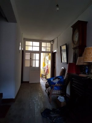 Couloir : vers la salle de bain (orienté Est)