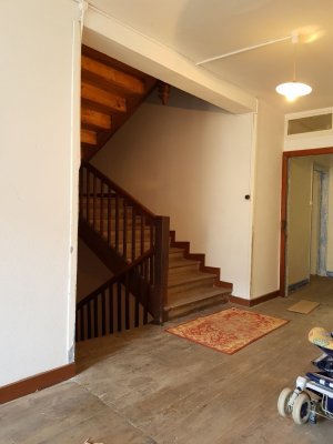 Couloir : vue vers l'escalier